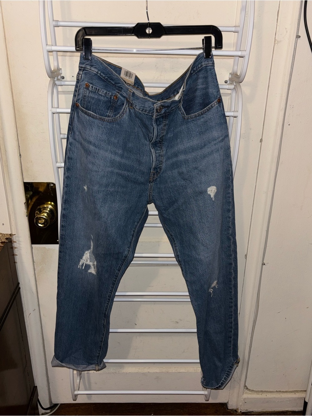 Levi's 501 Distressed Boyfriend Jeans in Medium Blue Normcore